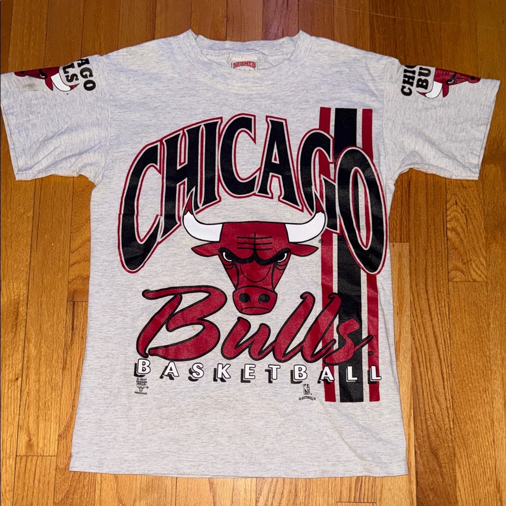 • Vintage Nutmeg Chicago Bulls Graphic Tee